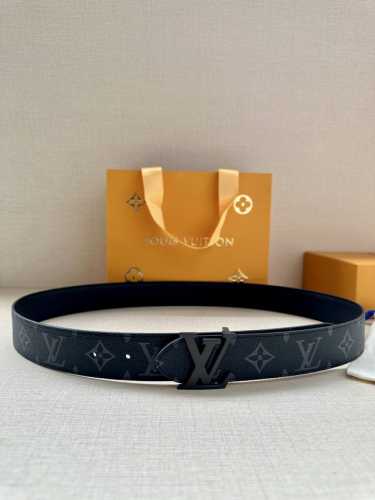 3.4 Wide Lv Trunk Double-Sided Waistband Crafted From Grained Leather For A Mode