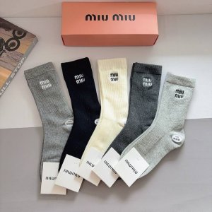 5 pairs per box with packaging Miumiu new style long embroidered cotton socks,