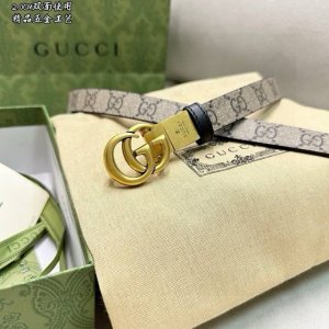 Gucci Width 2.0 cm Simple and elegant double-sided use Hardware can be rotated F