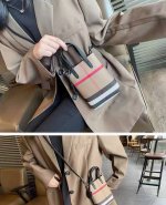 burberry Burberry Mobile Phone Bag Classic Plaid Canvas Stitching Cowhide Cro