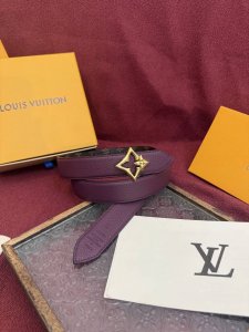 Lv Flowergram 30Mm belt boasts an exquisite design, combining versatility with a