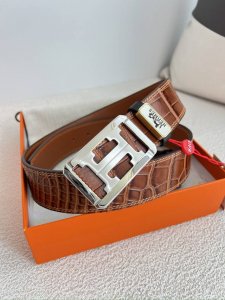 Thom Brow**Ne 2025 spring and summer new classic casual jeans, rarely sold throu