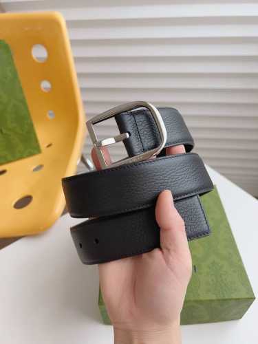 Gucci pin buckle belt, made of pebbled leather, with a thick touch and clear tex