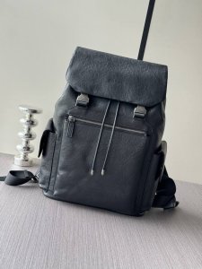 The latest and hottest Prada backpacks from top-tier counters are shipping in l