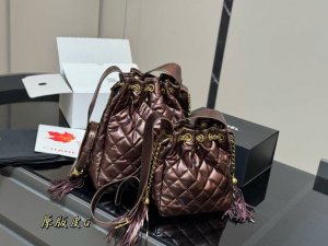 Unboxed Size: 16*22cm Chanel 25A Tassel Bucket Bag is so nice It suits my taste!
