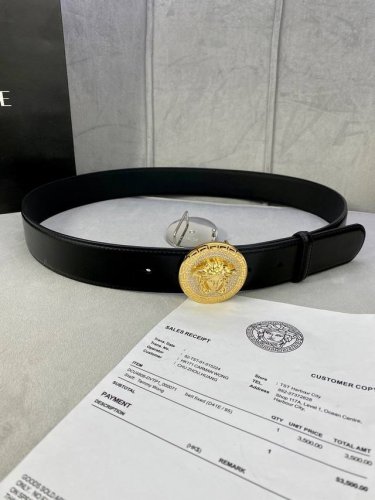 Width 4.0Cm Versace This belt is crafted in Italy from soft calf leather and fea
