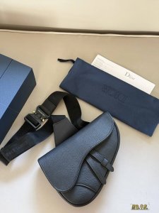 Cowhide with box Size: 27cm medium width * 18cm D's men's saddle bag chest bag