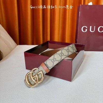 This Gucci 30mm belt features one side made of soft Gg Supreme canvas and the o