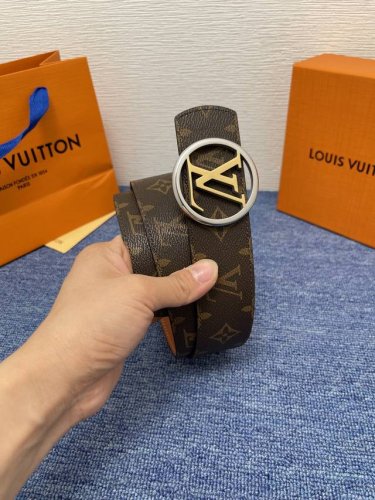 Brand Lv 4.0 Cm Description: This Belt With Lv Buckle Is Lined With Water Buffal