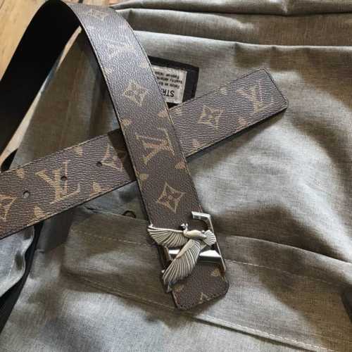 Special Lv Dove Double-Sided Belt Embodies The Core Theme Of The Fall/Winter Run