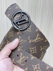 4.0 New Style Of The Season, One Side Is Imported Calfskin, The Other Side Is