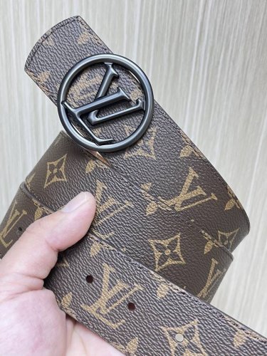 4.0 New Style Of The Season, One Side Is Imported Calfskin, The Other Side Is