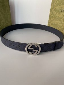 Gucci 3.5cm square G buckle reversible leather belt, featuring a canvas and blue