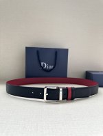 This 35mm belt blends elegant sophistication with Dior's modern style. It featu