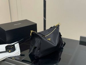 Upgraded version with folding box Size: 25.17cm Prada men's messenger bag Just t