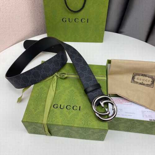 Gucci Gg Supreme premium synthetic canvas, biodegradable material, with black le