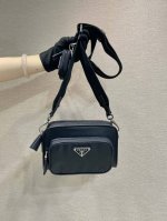 New arrival 2Vh172 Cork DDD. This shoulder bag is crafted from Re-Nylon and Saf