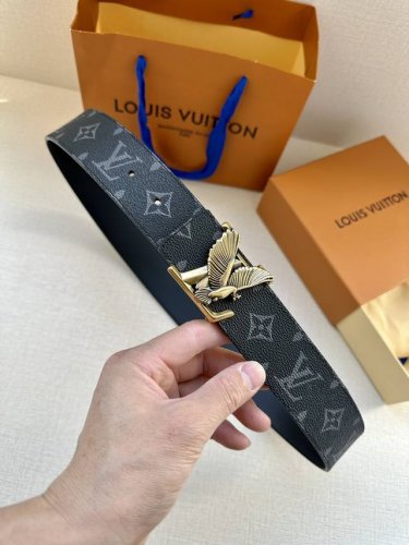 Lv Dove Double-Sided Belt Announces The Trend Theme Of The Autumn And Winter Sho