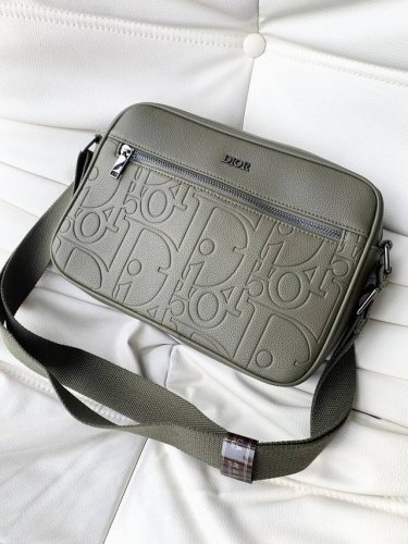 Authentic product available at the counter. Top quality Dior men's crossbody bag