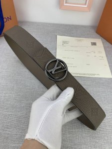 4.0 Wide Lv Shadow Belt has the classic style of Monogram Shadow leather and the