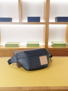 Burberry's official website synchronized high-end waist bag, a timeless iconic p