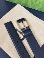 New for the season, this belt features exquisite neutral-toned calfskin leather