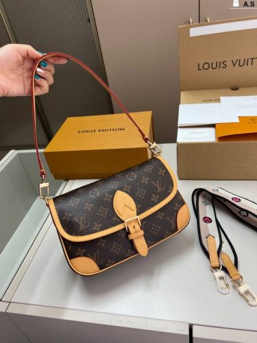 Chip version Lv Louis Vuitton baguette bag Crossbody is not only retro and fashi