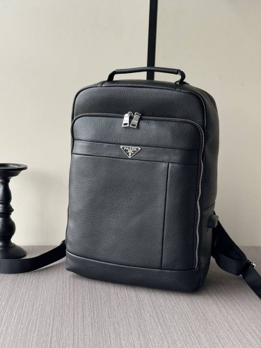 High-end, top-tier Prada handbags are shipping in large quantities. We won't bo