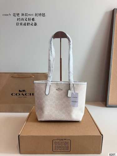 with gift box Coach shopping bag A very popular Coach shopping bag classic styl