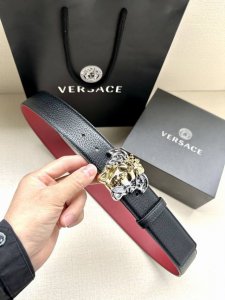 Extra Width 4.0cm This Versace belt features the iconic Versace Medusa head buck