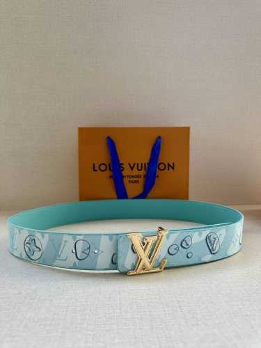 Special 4.0-Inch-Wide Lv Aqua Double-Sided Belt Introduces A Touch Of Realism To