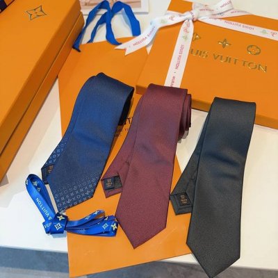 Lv Gradient letter tie, Louis Vuitton classic tie, must-have for men, super fash