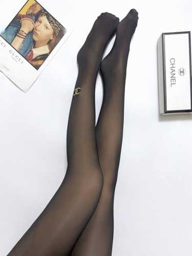 Comes with packaging. One pair per box. Chanel, a popular item on Instagram, thi