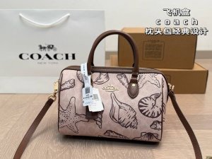 Airplane box Coach pillow bag Classic design, fashionable and versatile The cap