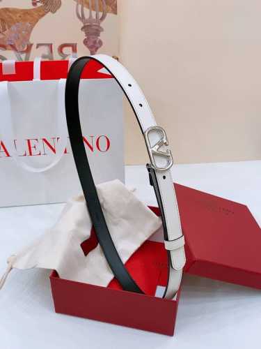 Burberry New Belt This Leather Belt Is Meticulously Crafted In Italy, Adorned Wi