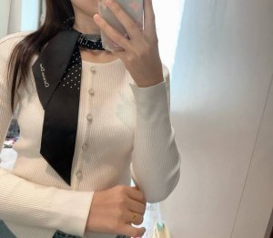 Dior Twilly scarf, Miss Classic style, slender shape, sharp corners at both ends