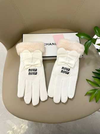 Miu Miu's new wool gloves are softer, finer, and more skin-friendly, with bette - Click Image to Close