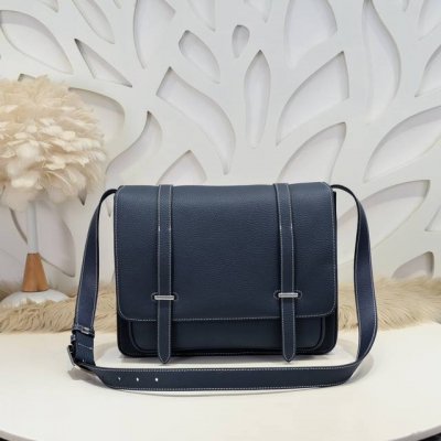 Hermes - Hermes' latest men's shoulder and crossbody bag, Steve, is made of ori