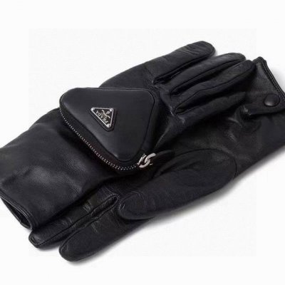Prada's new autumn/winter mini triangle bag and lambskin gloves have arrived! N