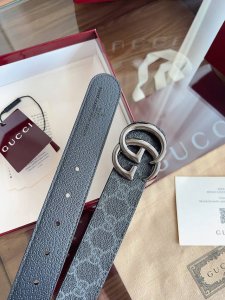 Gucci's iconic Gg pattern continues to add flair to leather accessories, offerin