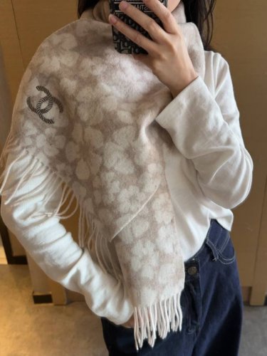 New Arrival! Chanel Fall/Winter 2025 Unisex Cashmere Knit Scarf! Suitable for bo