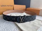 Comes with a complete gift box. LV classic logo buckle belt, the best choice for