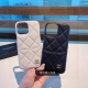 Chanel's popular mobile phone case in the fashion circle The same caviar leather