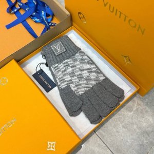 Comes with packaging. Louis Vuitton new autumn/winter wool knit gloves, checker