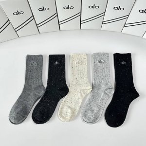Special Packaging Alo New Painted Embroidered Mid-Length Slouch Socks! Five pair