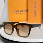 louis Vuitto*Model Z2455U Size 52 Ports 22-145