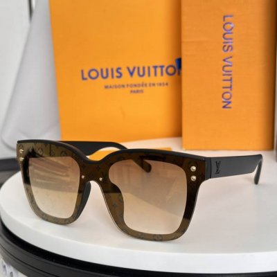louis Vuitto*Model Z2455U Size 52 Ports 22-145