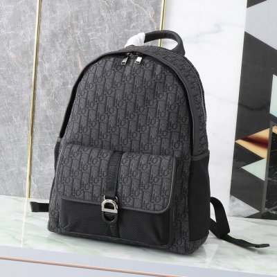 This Dior 8 backpack, a new addition to the Spring 2024 men's collection, featur