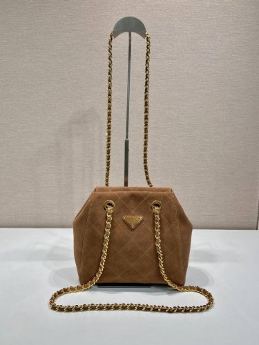 Used Suede 1Bd602 Suede This vintage chain hobo bag is amazing! Handmade suede w