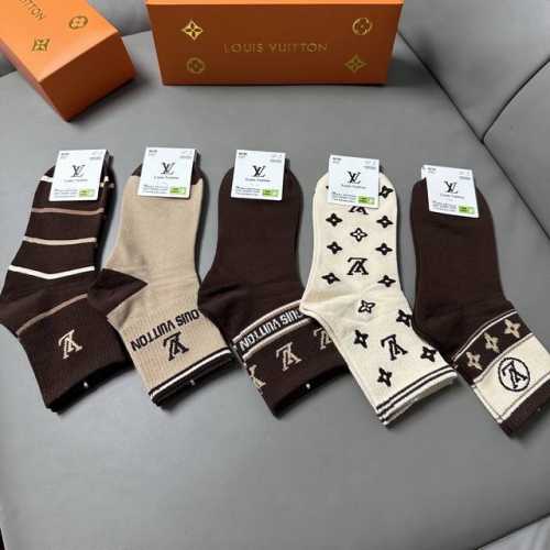 Special Louis Vuitton women's new mid-calf socks, five pairs per box, made of p